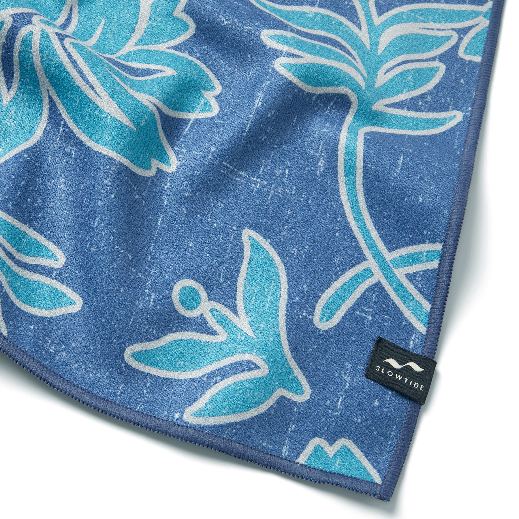 Reyn Spooner SLOWTIDE CLASSIC PAREAU PERFORMANCE QUICK-DRY TOWEL in BLUE HORIZON