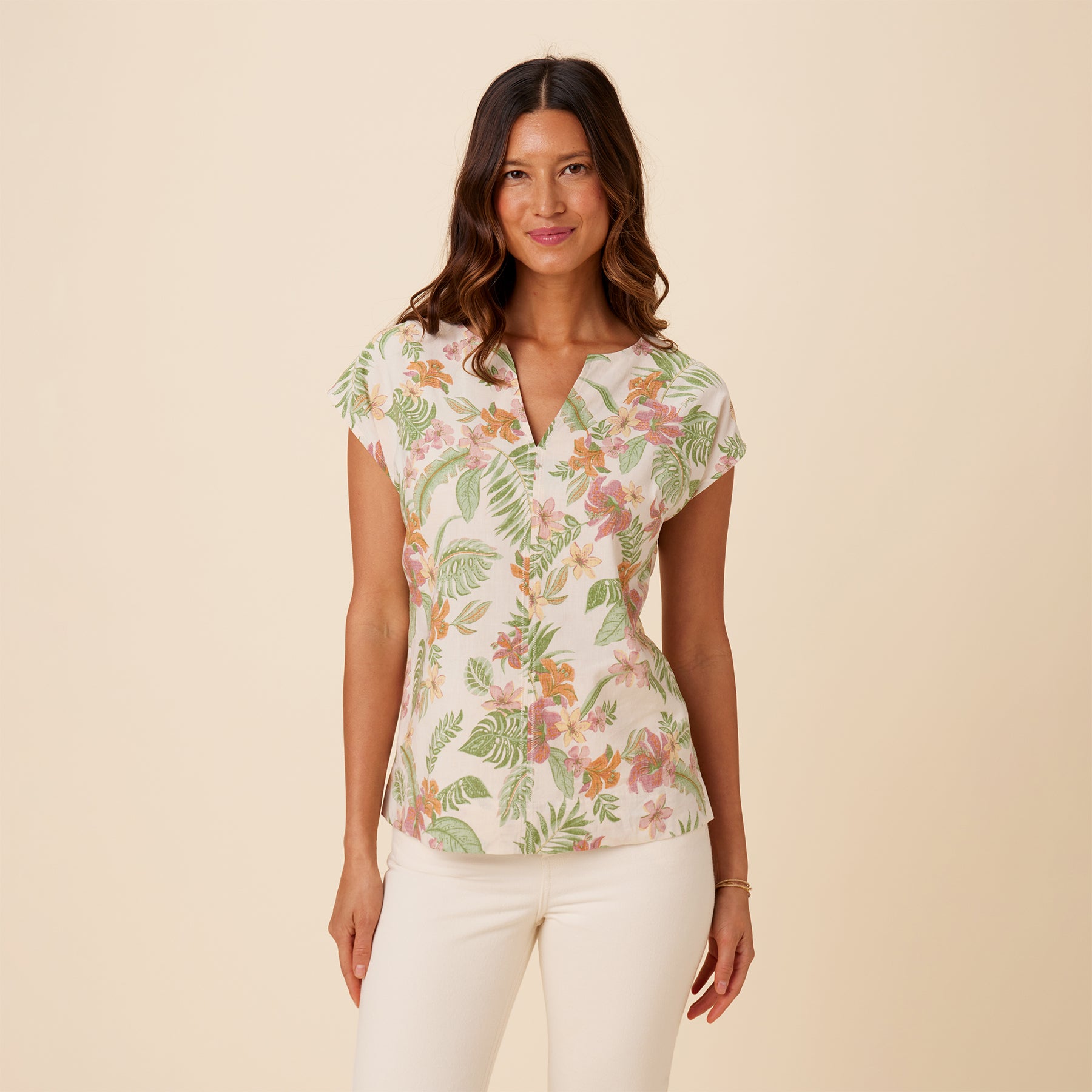 Reyn Spooner HANALEI GARDENS SLIT FRONT BLOUSE in WHITE