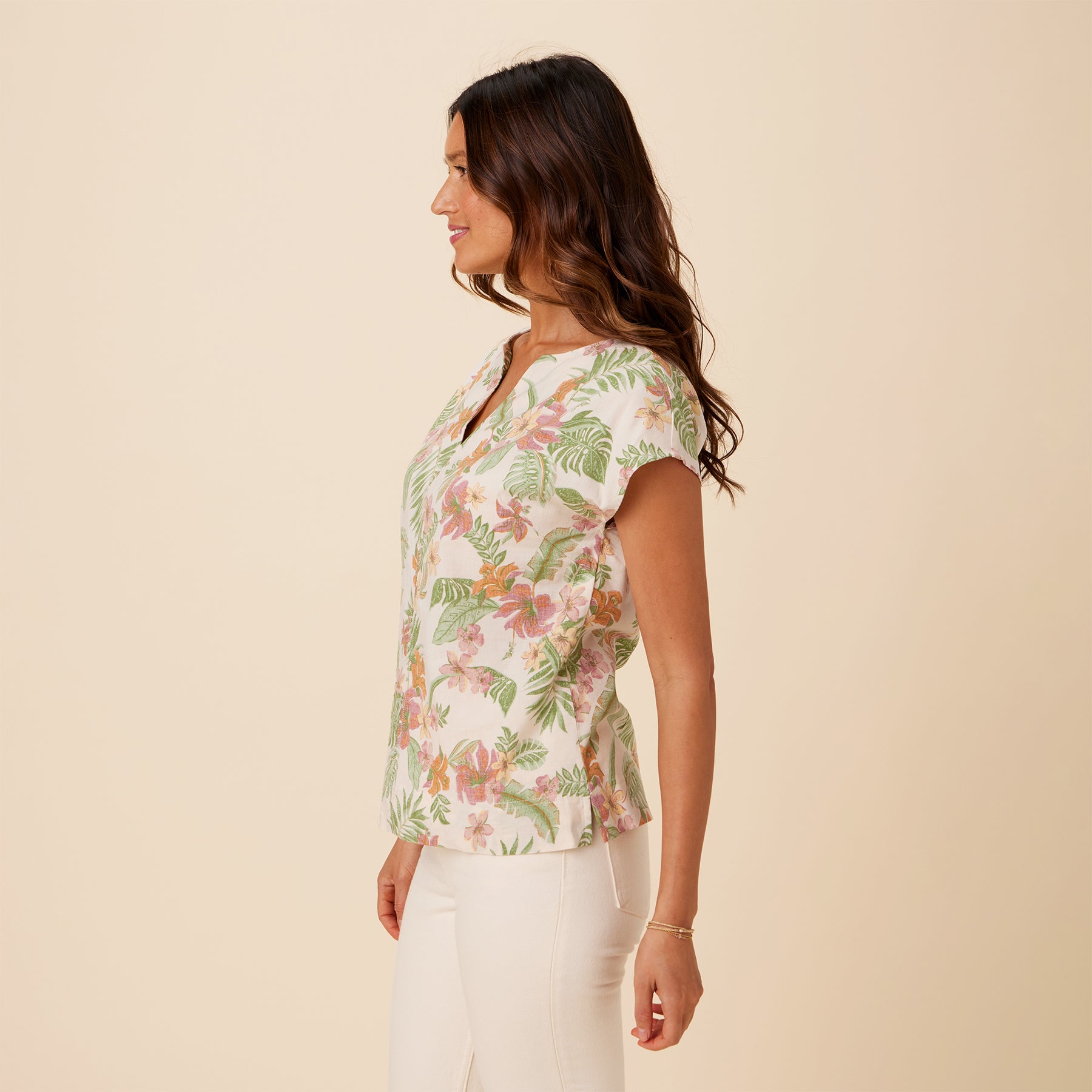 Reyn Spooner HANALEI GARDENS SLIT FRONT BLOUSE in WHITE