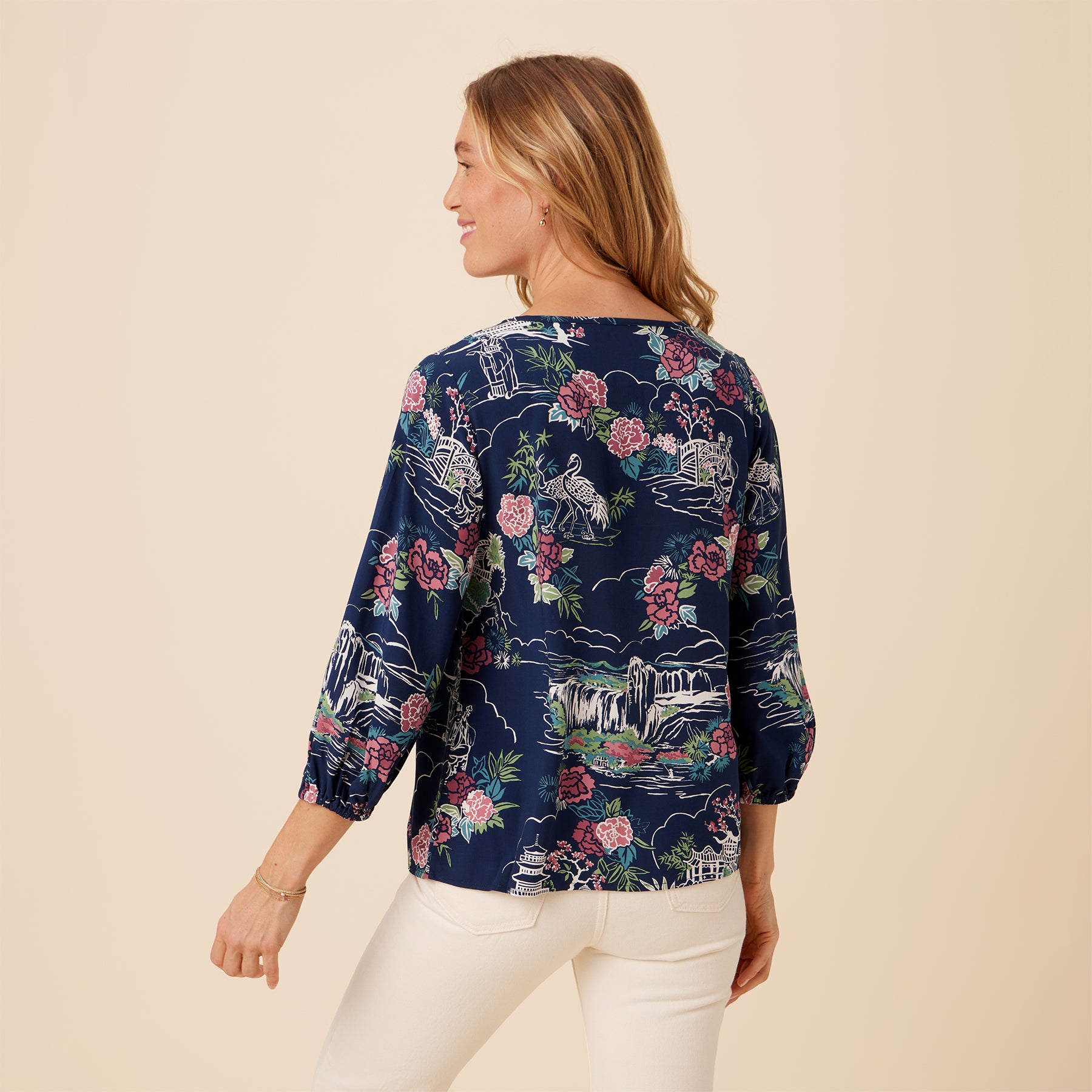 Reyn Spooner FORBIDDEN GARDENS EMMA TOP in NAVY