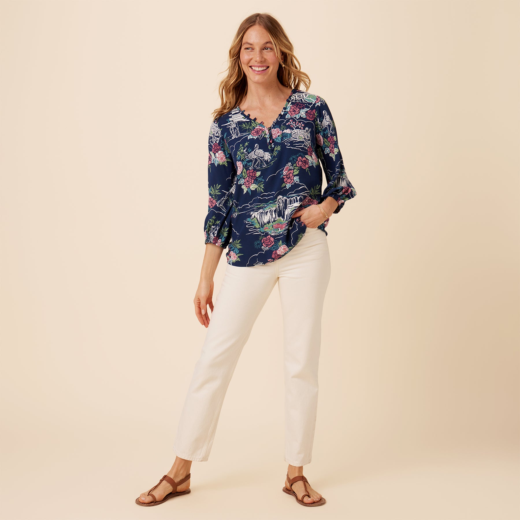 Reyn Spooner FORBIDDEN GARDENS EMMA TOP in NAVY